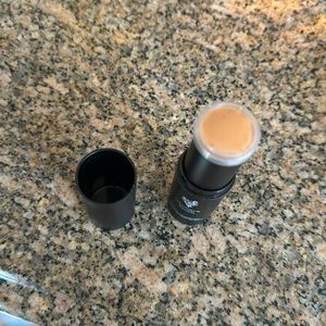 YOUNIQUE Touch skin foundation